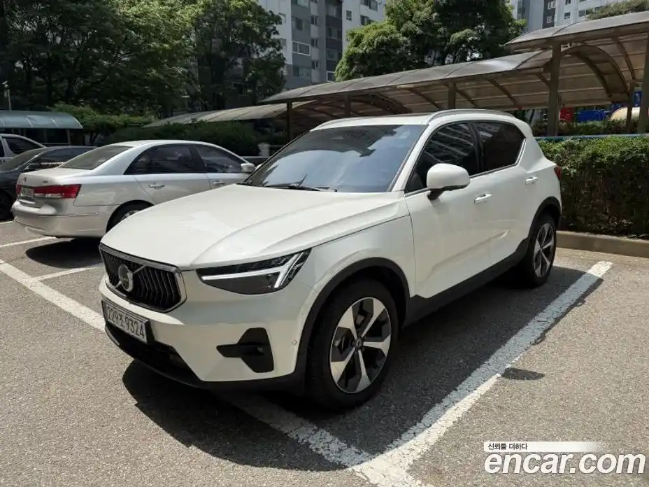 Volvo XC40 2024 2.0 Автомат в Москве № 230829, фото 3