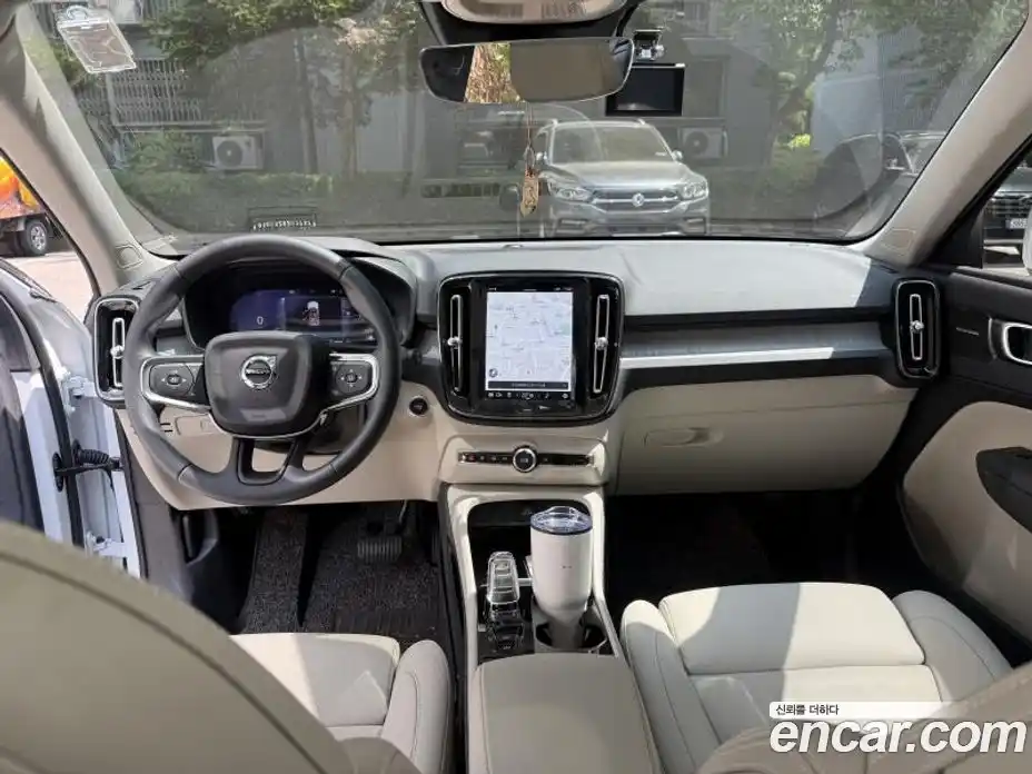 Volvo XC40 2024 2.0 Автомат в Москве № 230829, фото 8