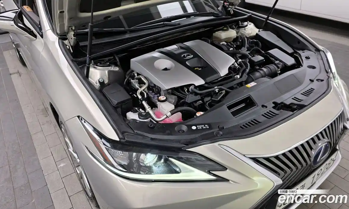 Lexus ES 2019 2.5 Автомат в Москве № 232011, фото 4