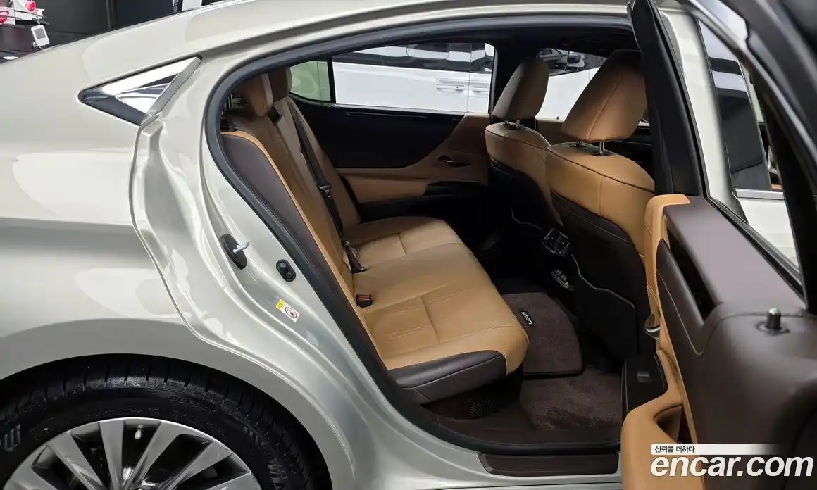 Lexus ES 2019 2.5 Автомат в Москве № 232011, фото 9