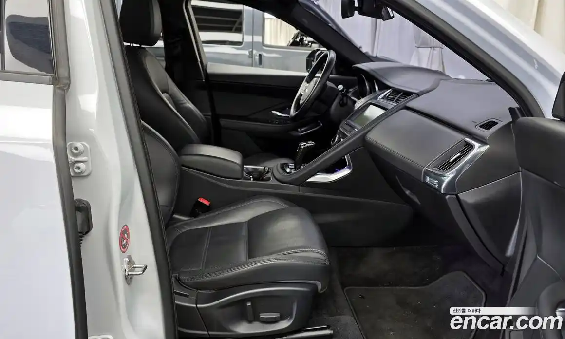 Jaguar E-Pace 2018 2.0 Автомат в Москве № 262114, фото 11