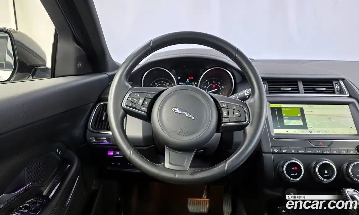 Jaguar E-Pace 2018 2.0 Автомат в Москве № 262114, фото 13