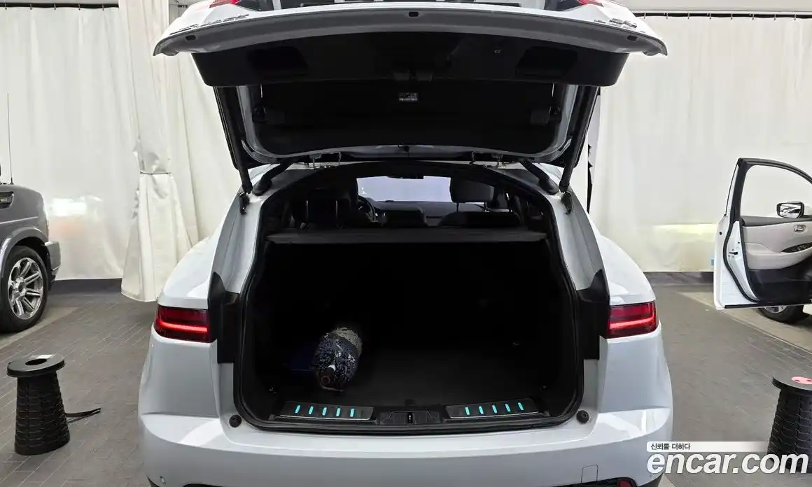 Jaguar E-Pace 2018 2.0 Автомат в Москве № 262114, фото 20