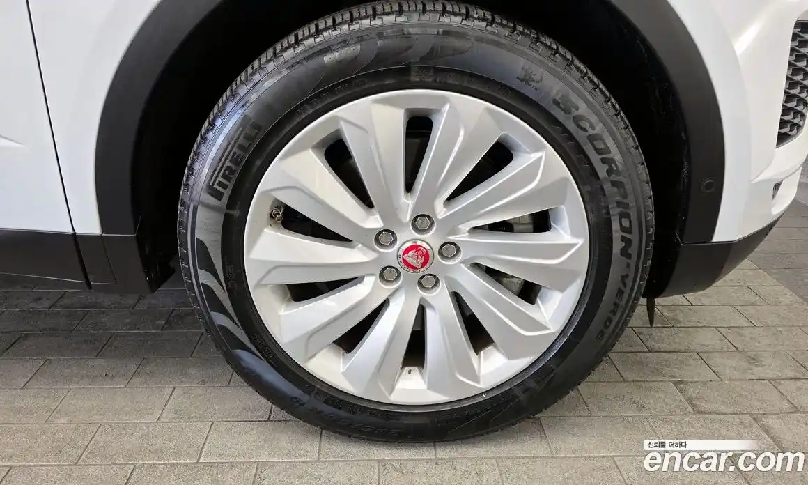 Jaguar E-Pace 2018 2.0 Автомат в Москве № 262114, фото 5