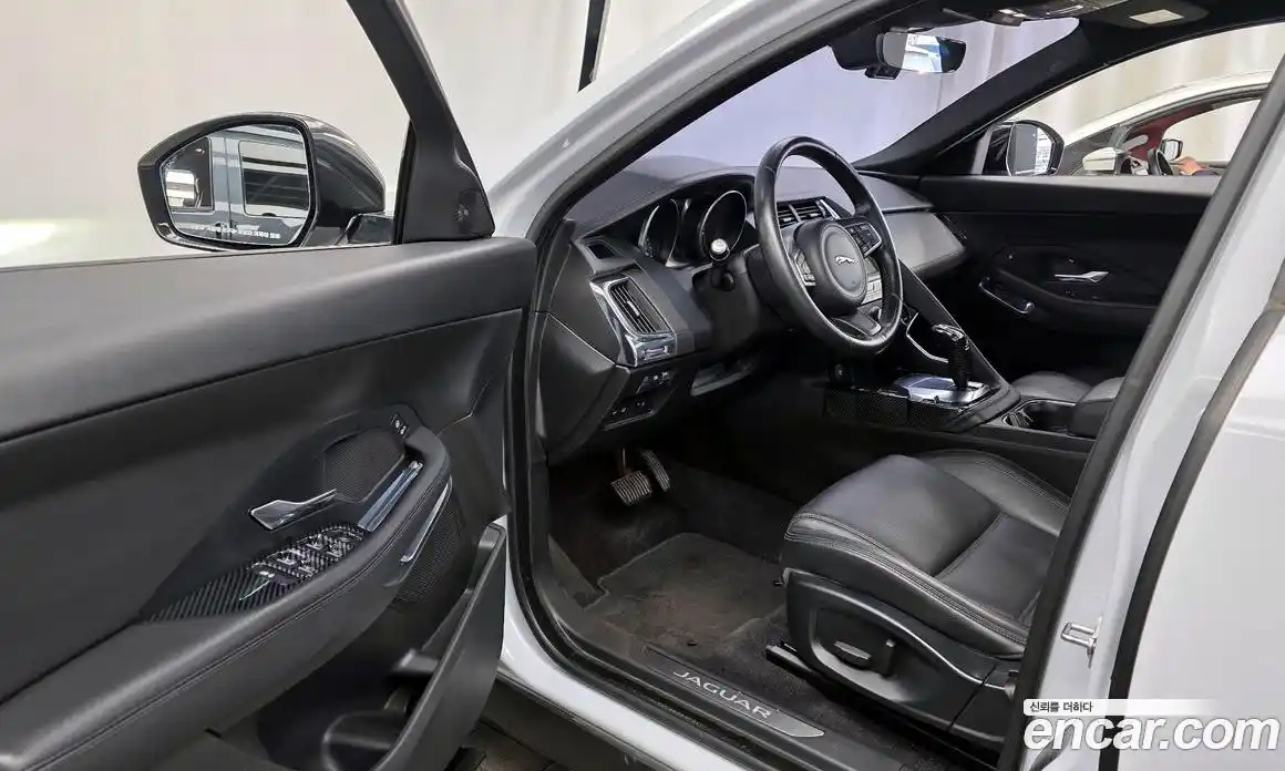 Jaguar E-Pace 2018 2.0 Автомат в Москве № 262114, фото 10