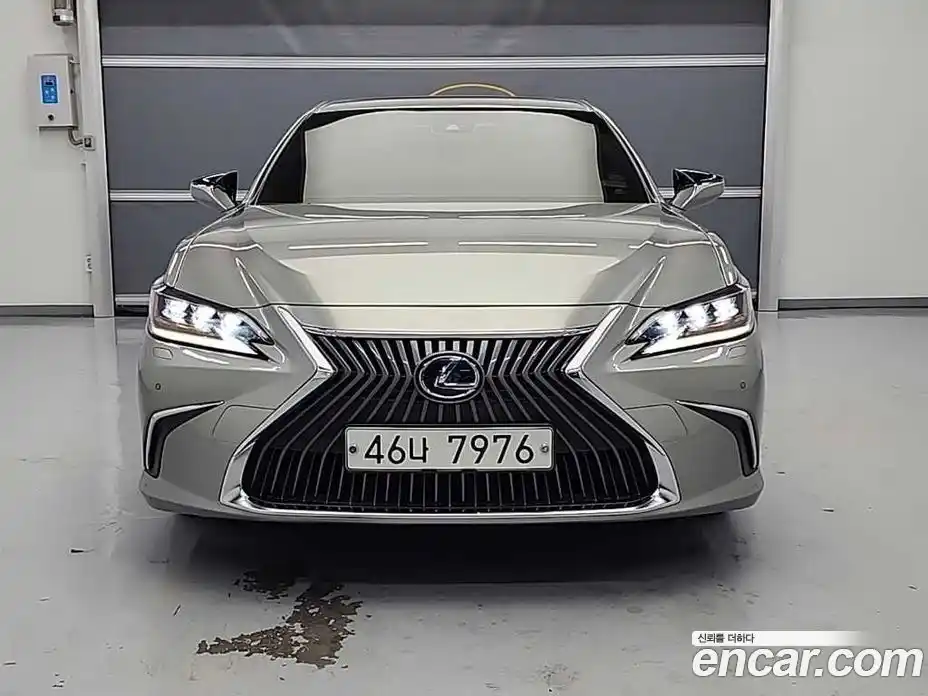 Lexus ES 2019 2.5 Автомат в Москве № 275600, фото 3
