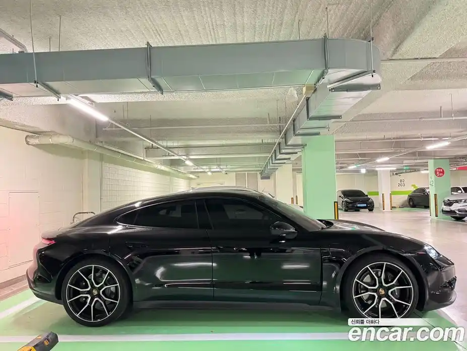 Porsche Taycan 2025 Автомат в Москве № 297325, фото 4