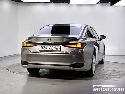 Lexus ES 2019 2.5 Автомат в Москве № 399134, миниатюра 3