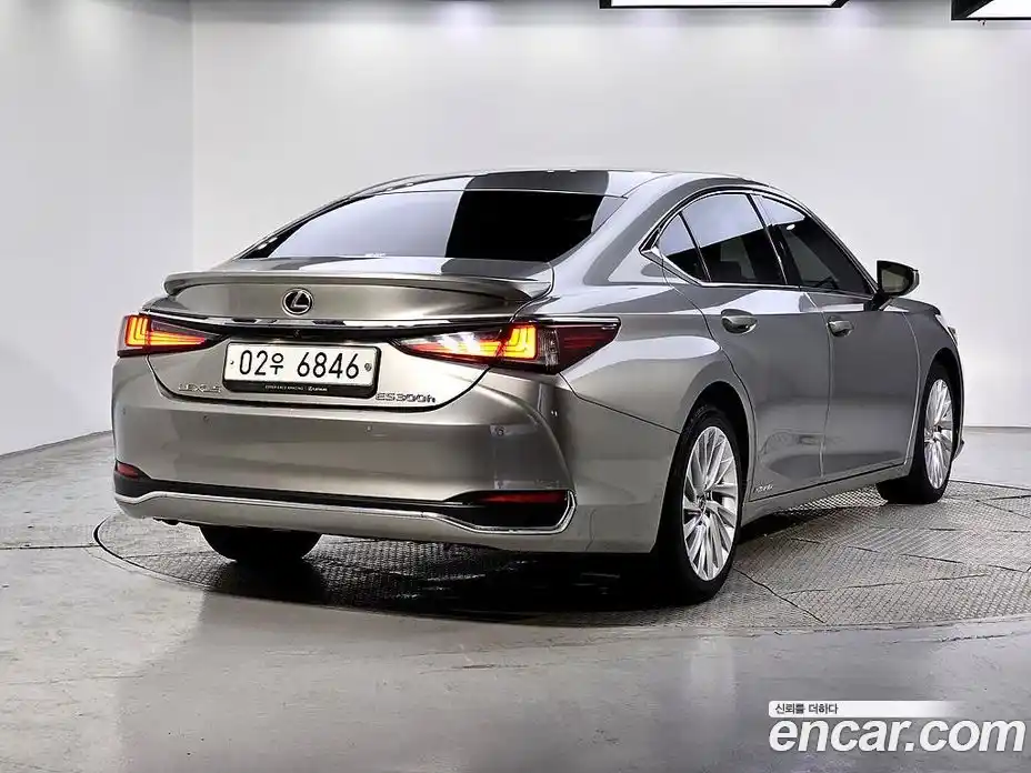 Lexus ES 2019 2.5 Автомат в Москве № 399134, фото 4