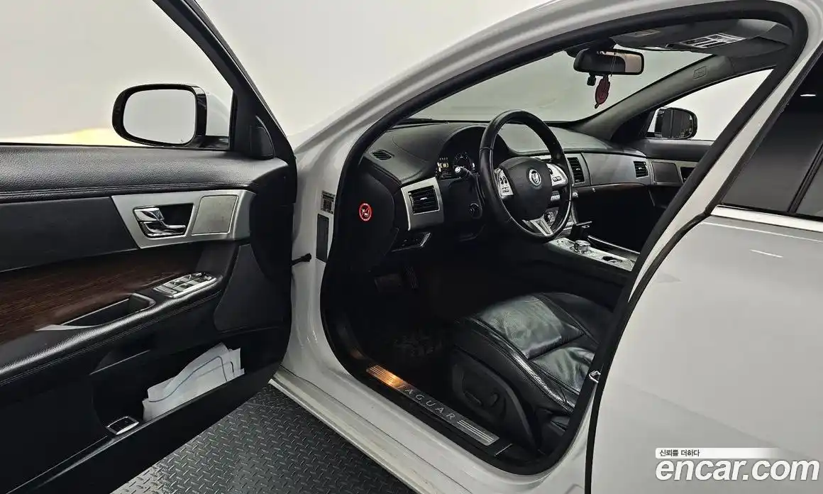 Jaguar XF 2013 2.2 Автомат в Москве № 411331, фото 10