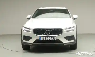 Volvo V60 2025 2.0 Автомат в Москве № 470019, миниатюра 2