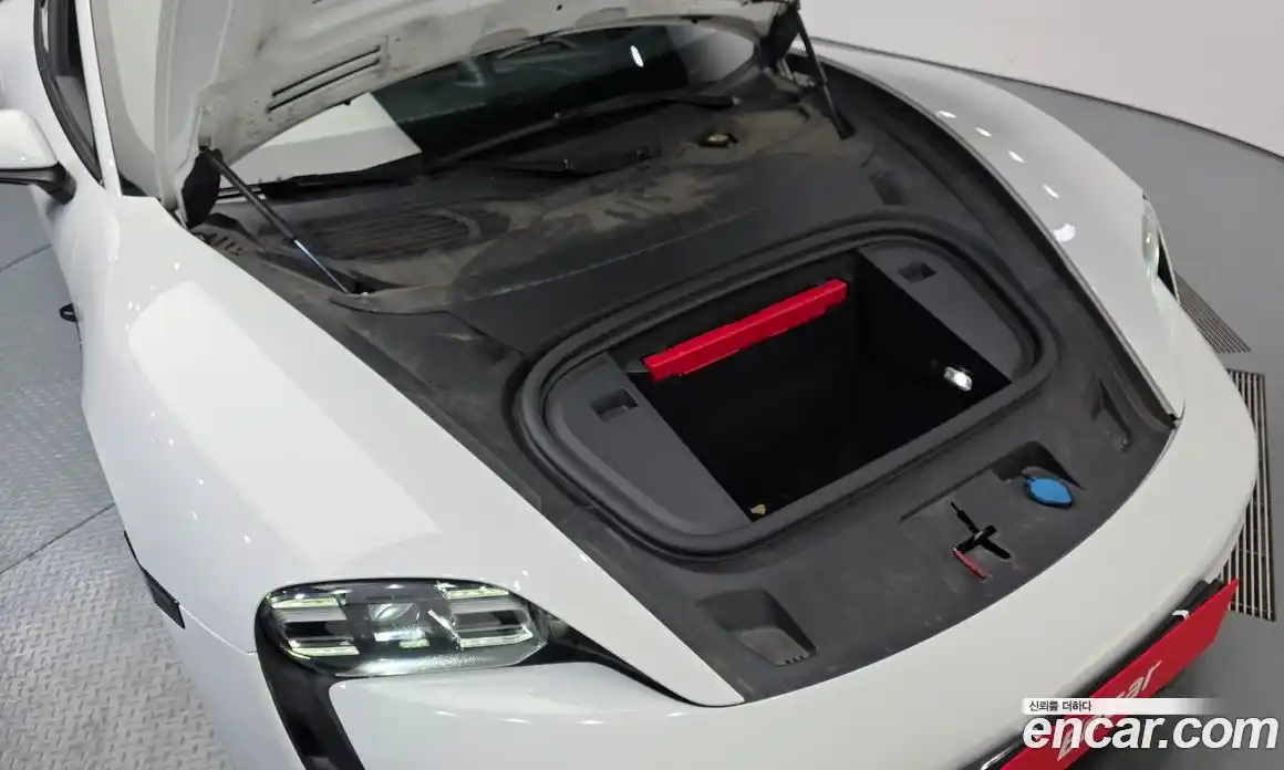 Porsche Taycan 2022 0.1 Автомат в Москве № 498285, фото 6