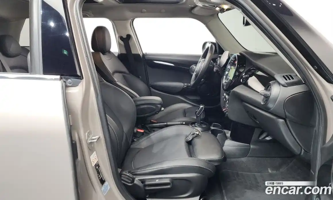 Mini Cooper 2022 1.5 Автомат в Москве № 499142, фото 11