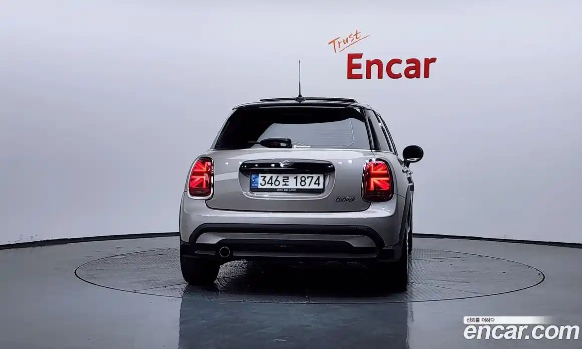 Mini Cooper 2022 1.5 Автомат в Москве № 499142, фото 4