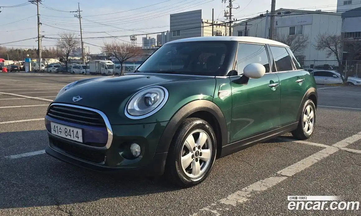 Mini Cooper 2018 2.0 Автомат в Москве № 499395, фото 1