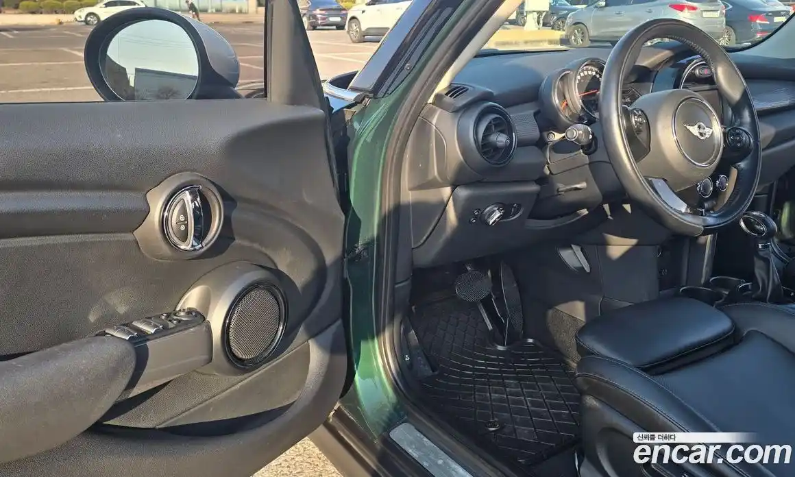 Mini Cooper 2018 2.0 Автомат в Москве № 499395, фото 11