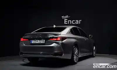 Lexus ES 2026 2.5 Автомат в Москве № 499554, миниатюра 2