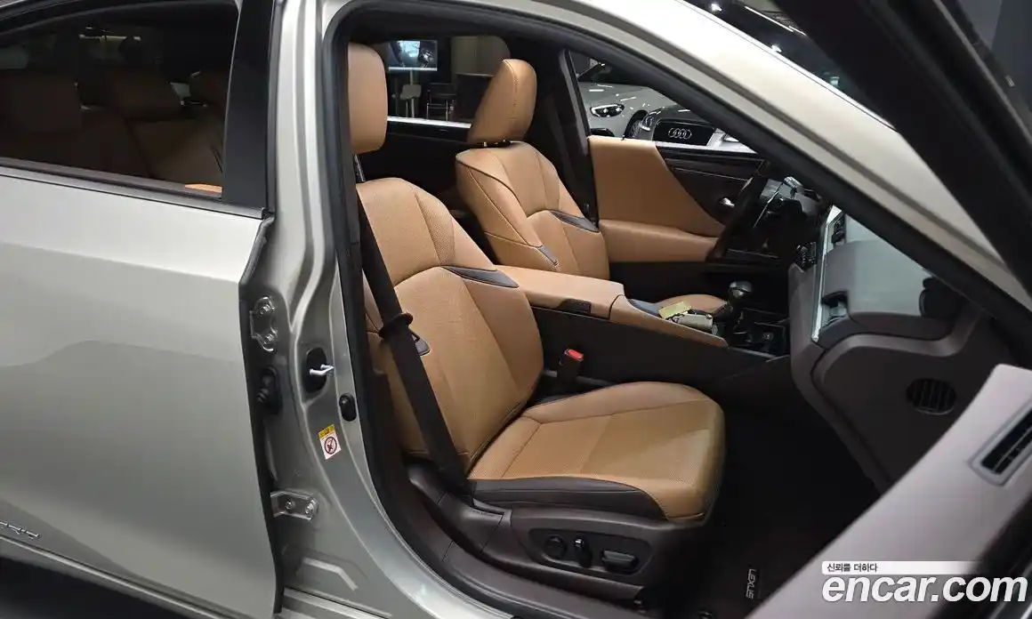 Lexus ES 2019 2.5 Автомат в Москве № 499583, фото 11