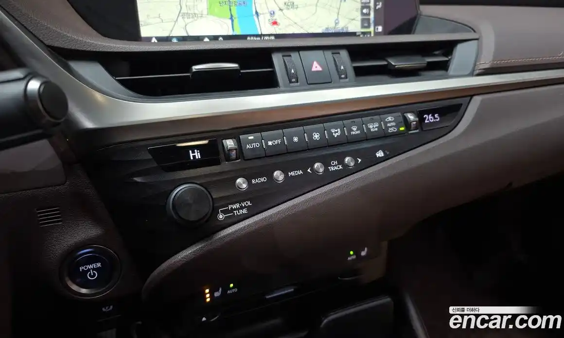 Lexus ES 2019 2.5 Автомат в Москве № 499583, фото 16