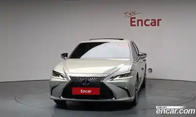 Lexus ES 2019 2.5 Автомат в Москве № 499583, миниатюра 2