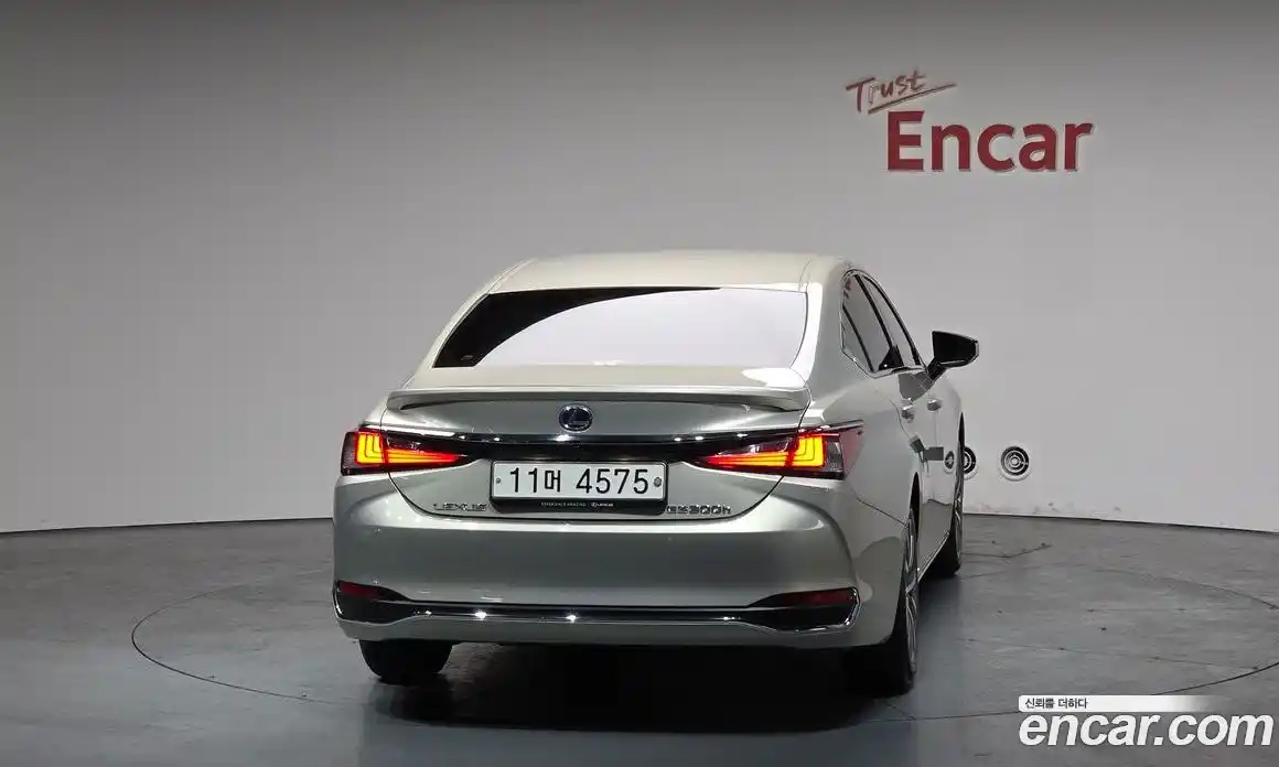 Lexus ES 2019 2.5 Автомат в Москве № 499583, фото 3
