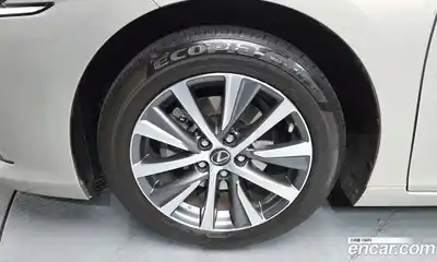 Lexus ES 2019 2.5 Автомат в Москве № 499583, миниатюра 4