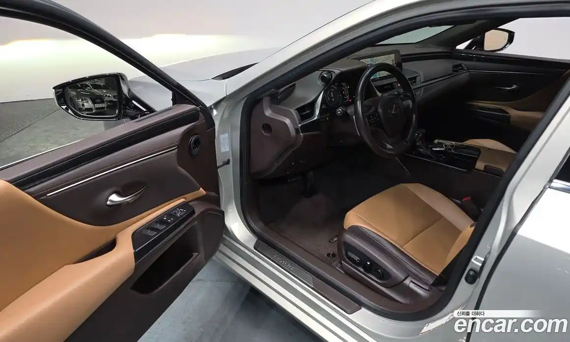 Lexus ES 2019 2.5 Автомат в Москве № 499583, фото 9