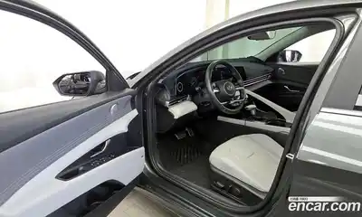 Hyundai Avante 2023 1.6 Автомат в Москве № 517887, миниатюра 10