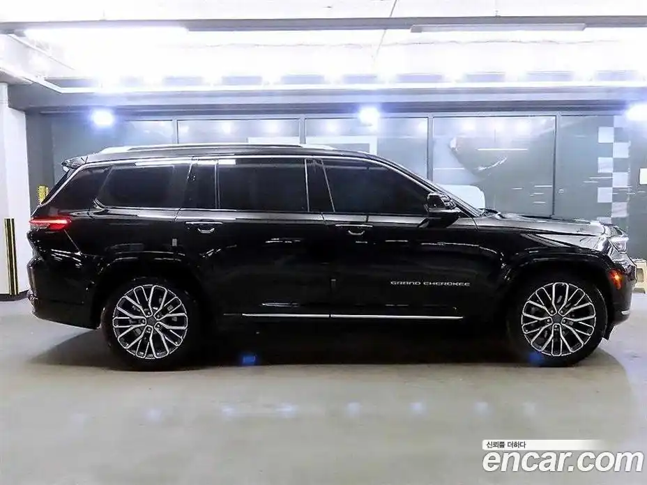 Jeep Cherokee 2023 3.6 Автомат в Москве № 522428, фото 3