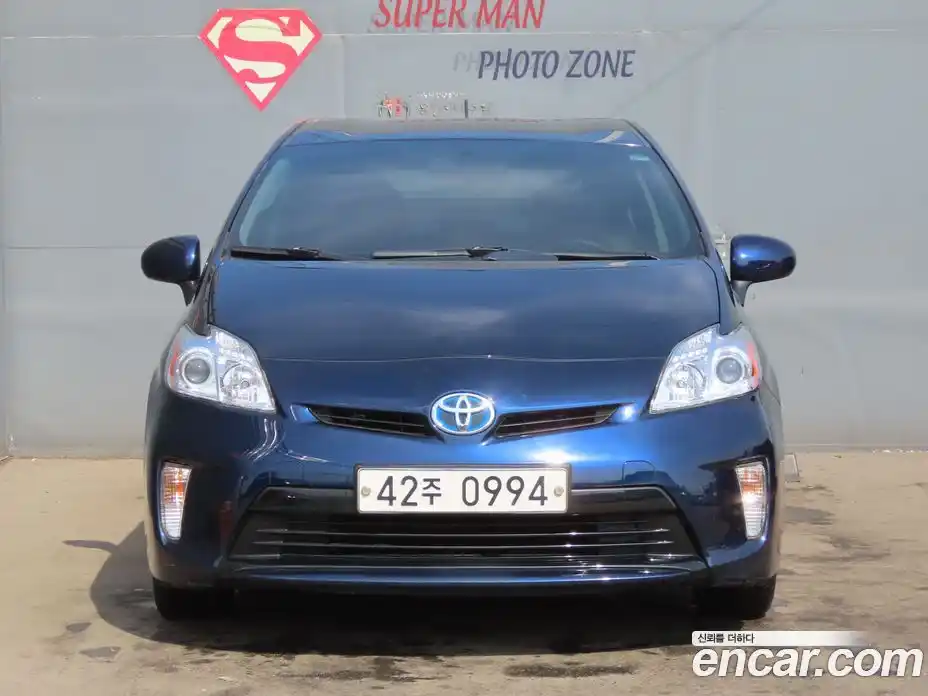 Toyota Prius 2015 1.8 Автомат в Москве № 525611, фото 1
