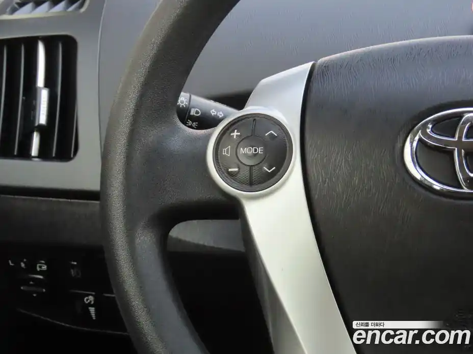 Toyota Prius 2015 1.8 Автомат в Москве № 525611, фото 11