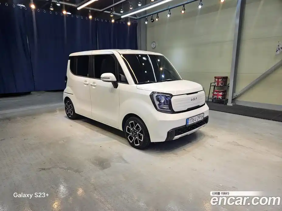 Kia Ray 2023 1.0 Автомат в Москве № 532075, фото 1