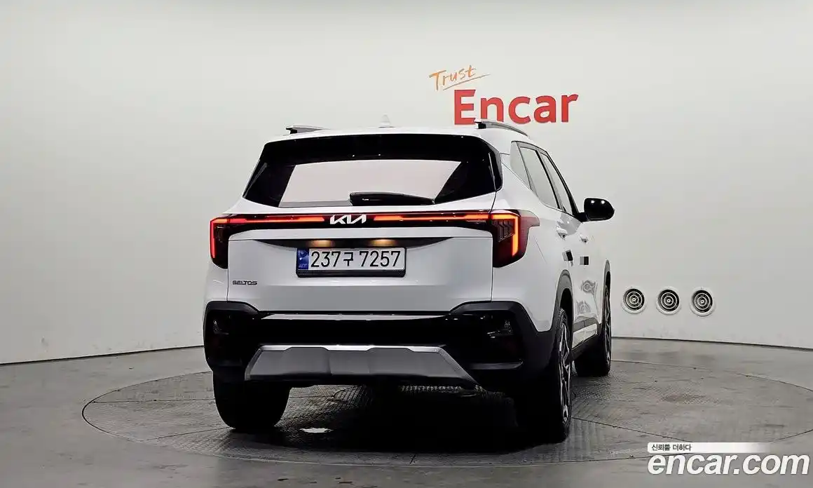 Kia Seltos 2024 1.6 Автомат в Москве № 532646, фото 4