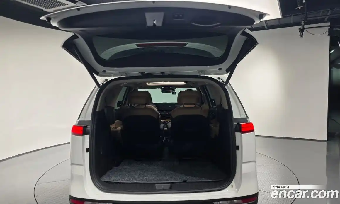 Kia Canival 2021 2.2 Автомат в Москве № 535141, фото 19