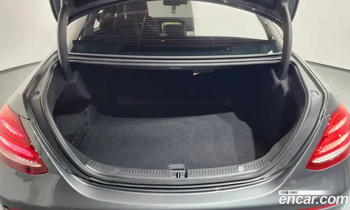 Mercedes-Benz E-Class 2018 2.0 Автомат в Москве № 542246, фото 20