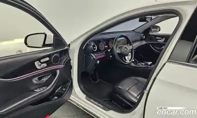 Mercedes-Benz E-Class 2018 1.9 Автомат в Москве № 543644, миниатюра 11