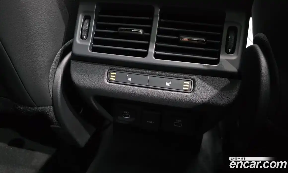 Land Rover Range-Rover Evoque 2024 2.0 Автомат в Москве № 546111, фото 19