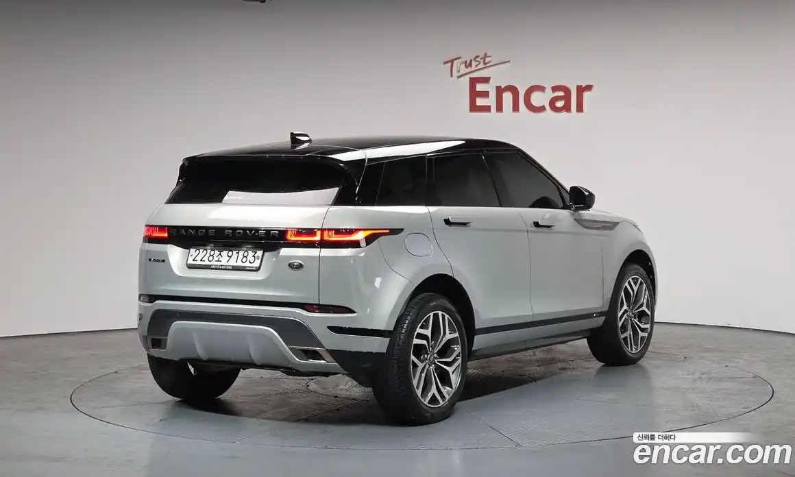 Land Rover Range-Rover Evoque 2020 2.0 Автомат в Москве № 546166, фото 1