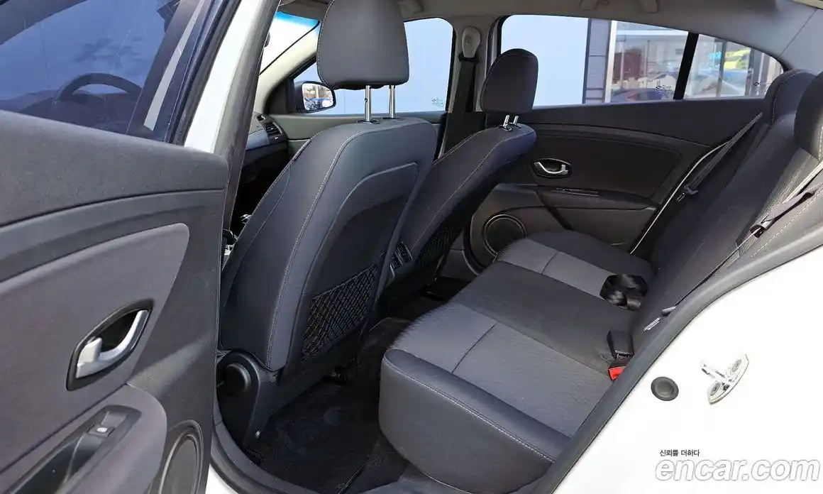 Renault SM3 2011 1.6 Автомат в Москве № 106620, фото 4