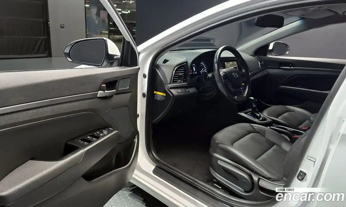 Hyundai Avante 2017 1.6 Автомат в Москве № 112713, фото 14