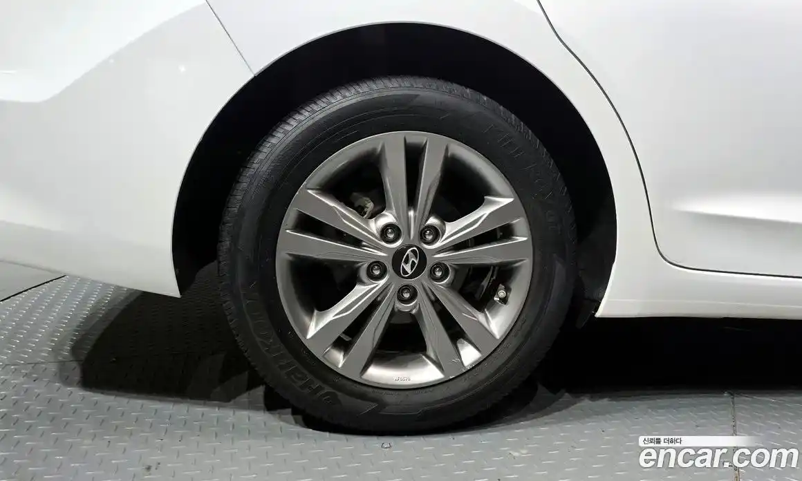 Hyundai Avante 2017 1.6 Автомат в Москве № 112713, фото 17