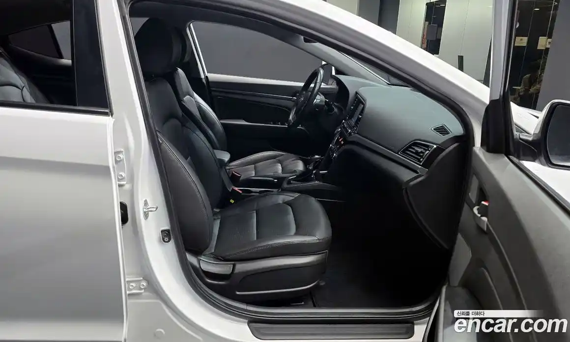 Hyundai Avante 2017 1.6 Автомат в Москве № 112713, фото 9