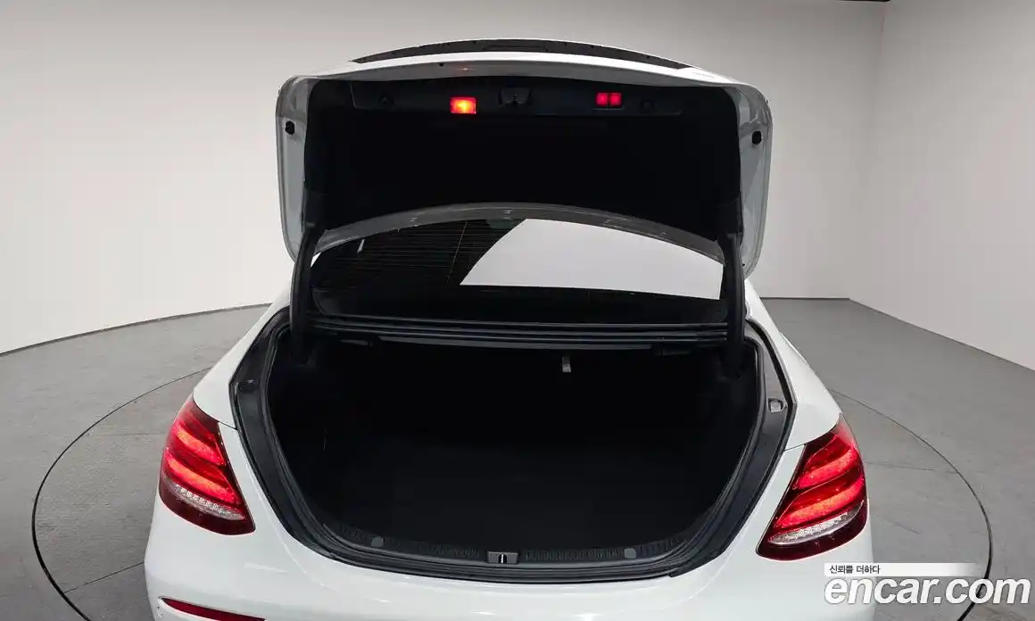 Mercedes-Benz E-Class 2019 2.0 Автомат в Москве № 150831, фото 4