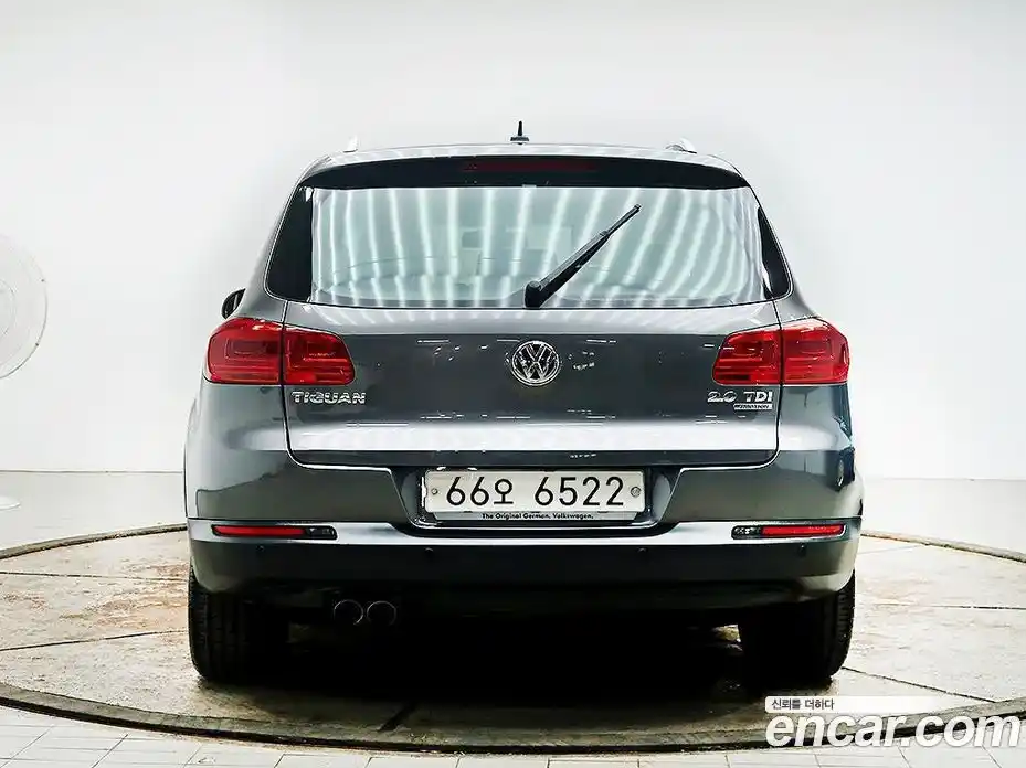 Volkswagen Tiguan 2015 2.0 Автомат в Москве № 169251, фото 3