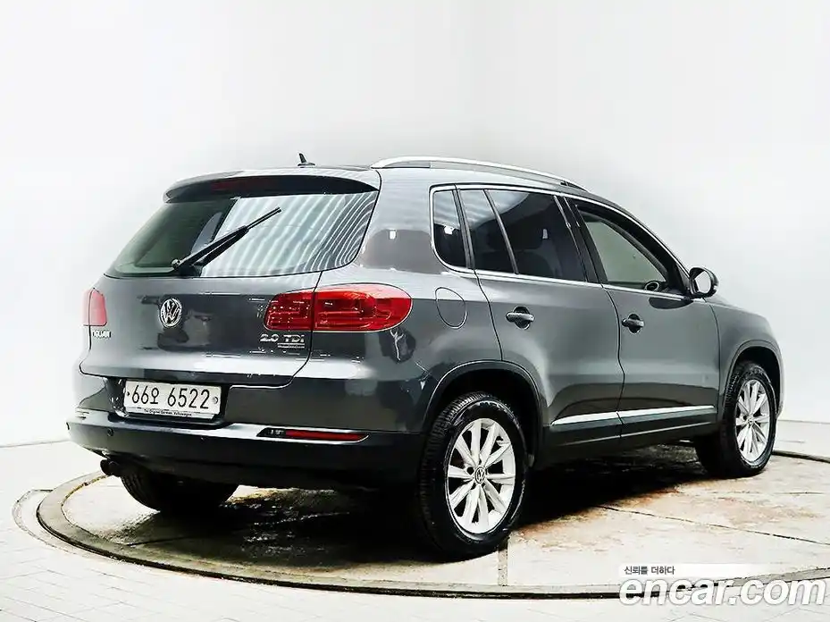 Volkswagen Tiguan 2015 2.0 Автомат в Москве № 169251, фото 4