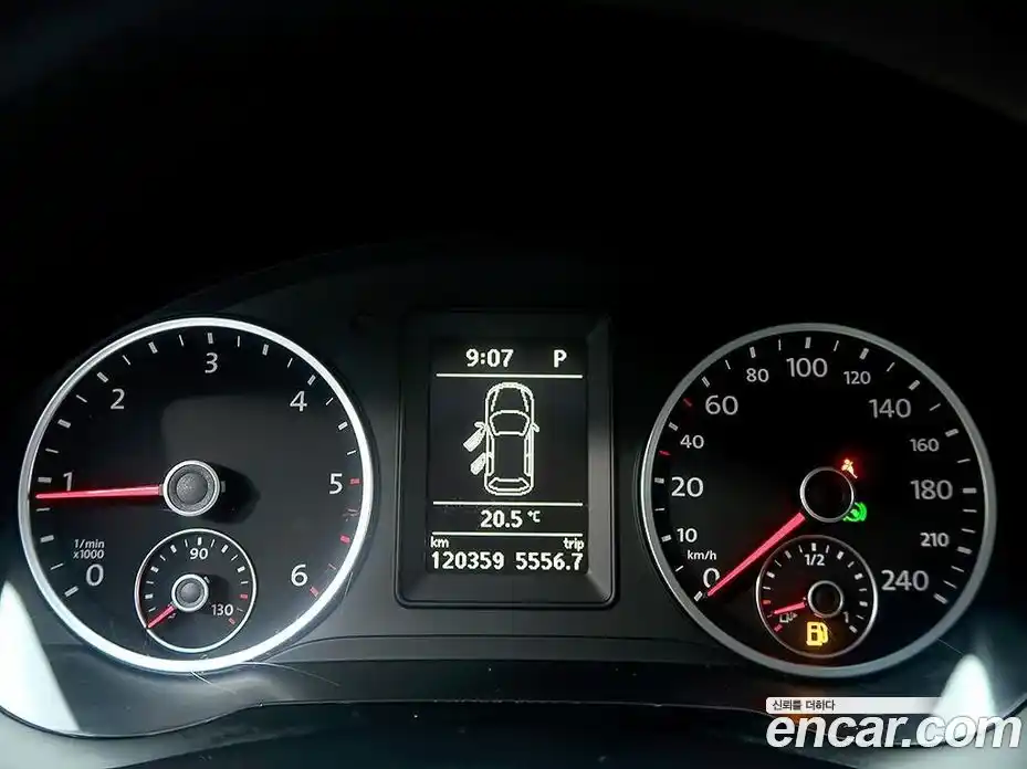 Volkswagen Tiguan 2015 2.0 Автомат в Москве № 169251, фото 6