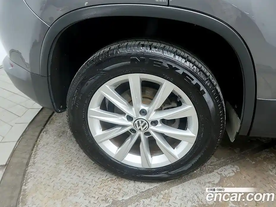 Volkswagen Tiguan 2015 2.0 Автомат в Москве № 169251, фото 8