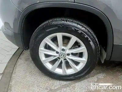 Volkswagen Tiguan 2015 2.0 Автомат в Москве № 169251, миниатюра 8