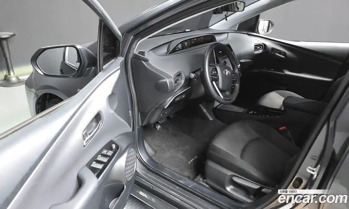 Toyota Prius 2019 1.8 Автомат в Москве № 170281, фото 12