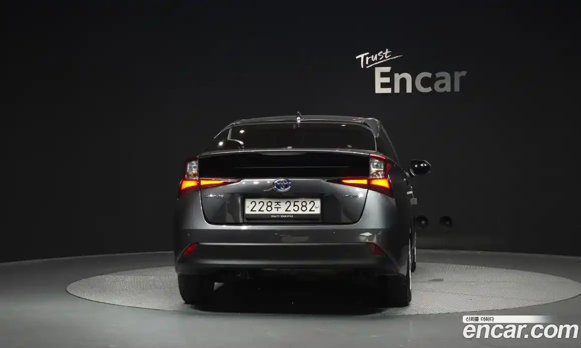 Toyota Prius 2019 1.8 Автомат в Москве № 170281, фото 17